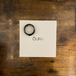 Heritage Oura Ring - Size 8 EUC